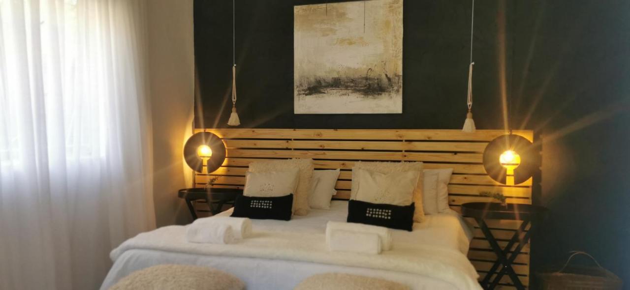 Exquisite Private Luxury Suite With King Bed At Bokmakierie Villas Windhoek Luaran gambar