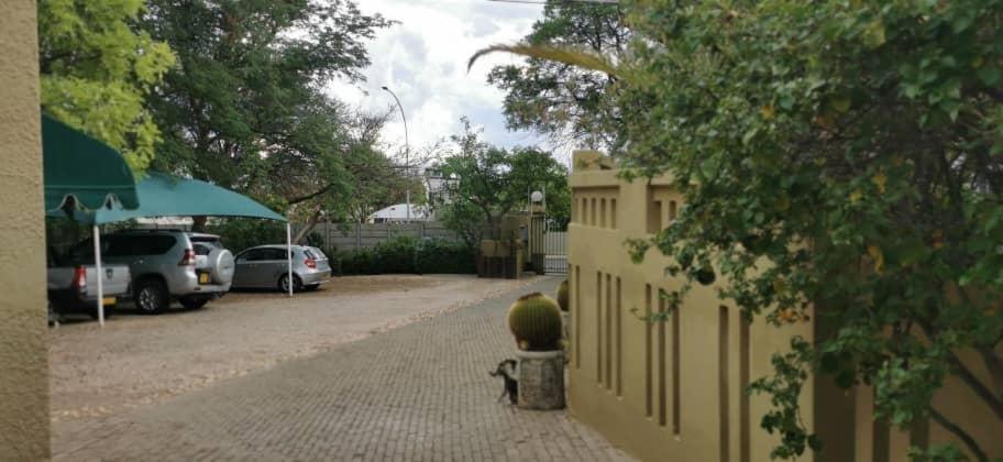 Exquisite Private Luxury Suite With King Bed At Bokmakierie Villas Windhoek Luaran gambar