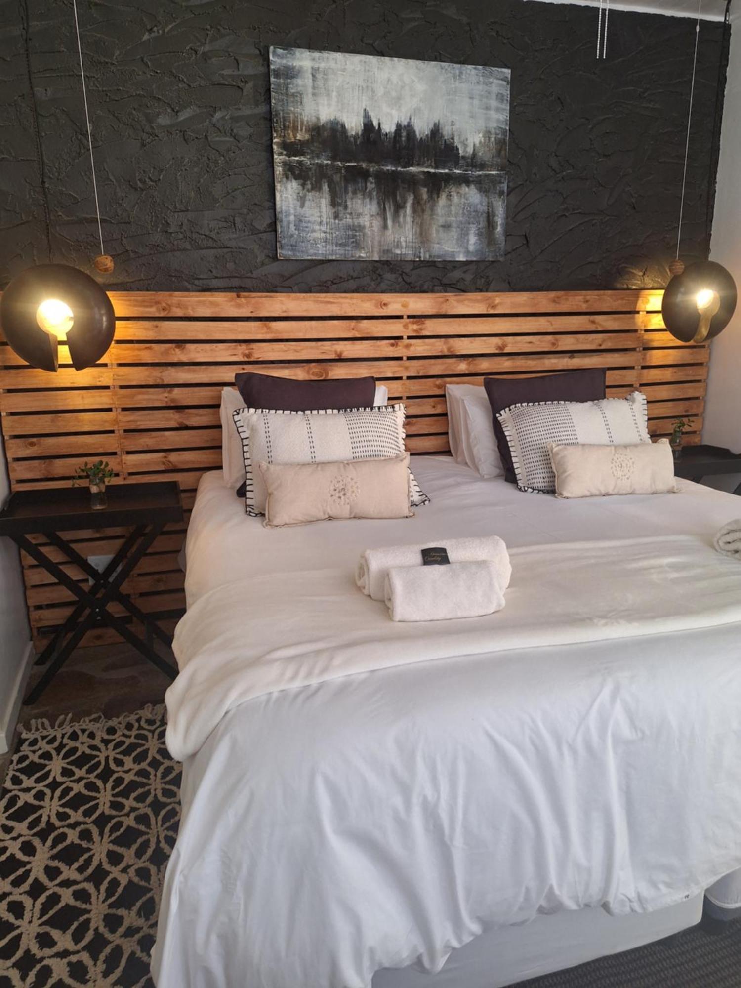 Exquisite Private Luxury Suite With King Bed At Bokmakierie Villas Windhoek Luaran gambar