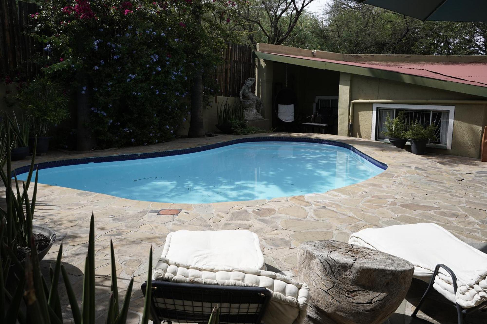 Exquisite Private Luxury Suite With King Bed At Bokmakierie Villas Windhoek Luaran gambar