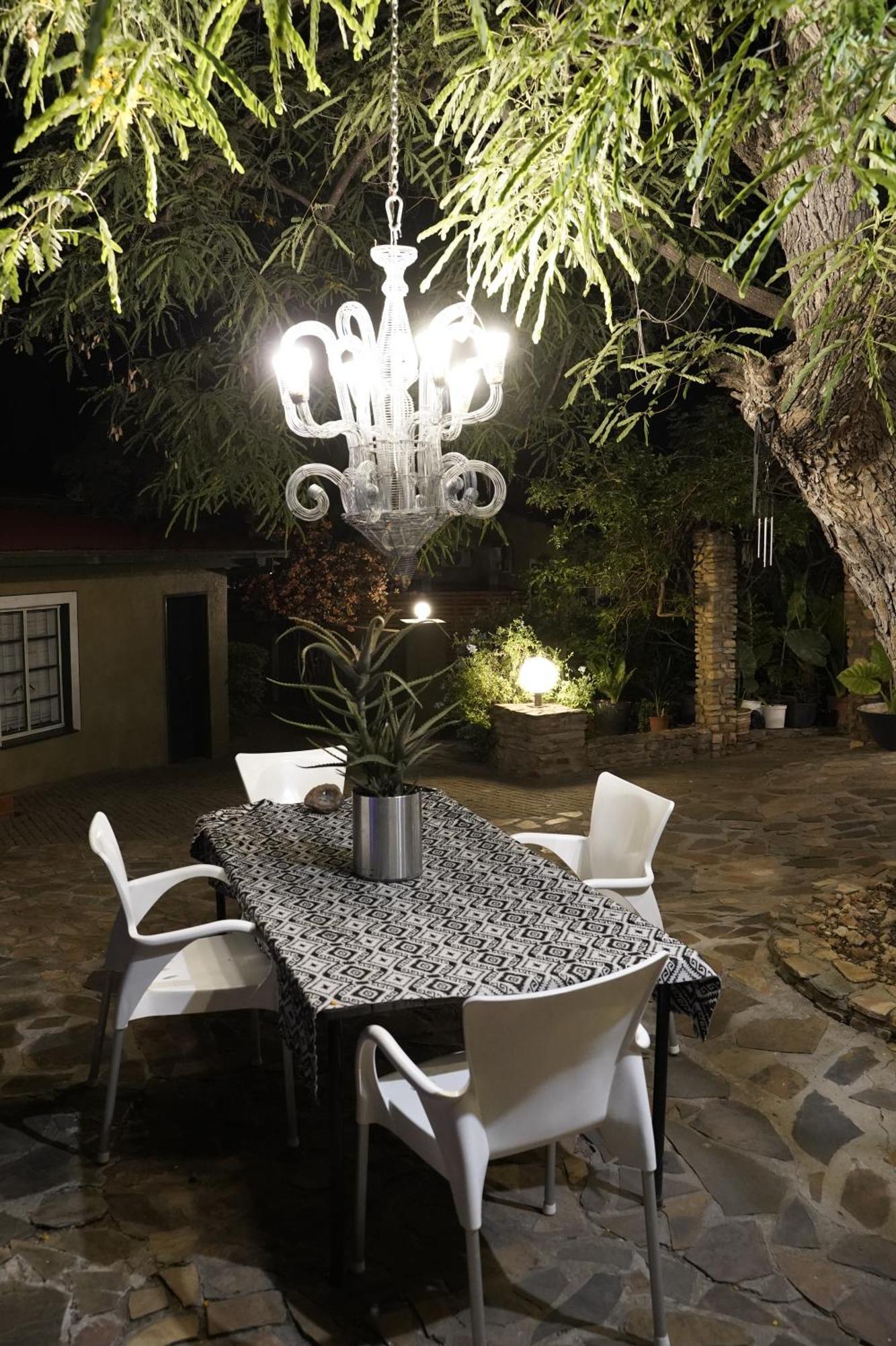 Exquisite Private Luxury Suite With King Bed At Bokmakierie Villas Windhoek Luaran gambar